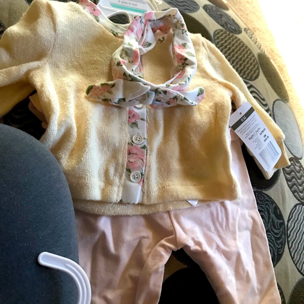 A 6 months baby sweats sweater and head band